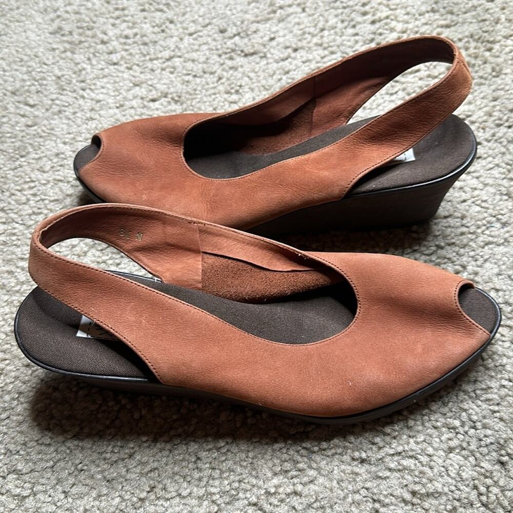 Andres Assous Suede Rust Leather Slingback Wedge PEEP TOE Lightweight COMFY  8.5